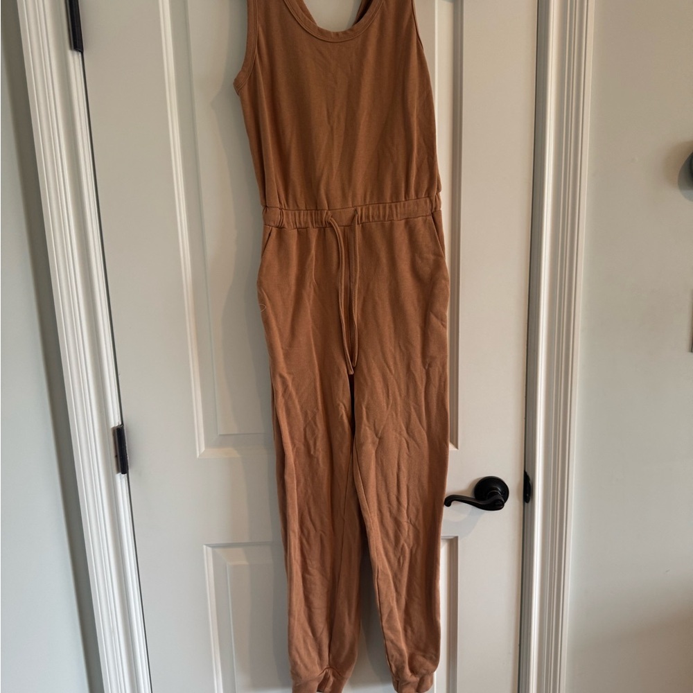 Le Lis Tan Sleeveless Jumpsuit with V-Neck and Relaxed Fit - Picture 2 of 4